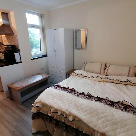 Self-Contained Studio Flat Bathrooms Kitchens Upgrade Locations To City Centre 15 Minutes Walking Distance Nottingham Universities Queen Hospitals City Hospitals 외부 사진