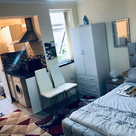 Self-Contained Studio Flat Bathrooms Kitchens Upgrade Locations To City Centre 15 Minutes Walking Distance Nottingham Universities Queen Hospitals City Hospitals 외부 사진