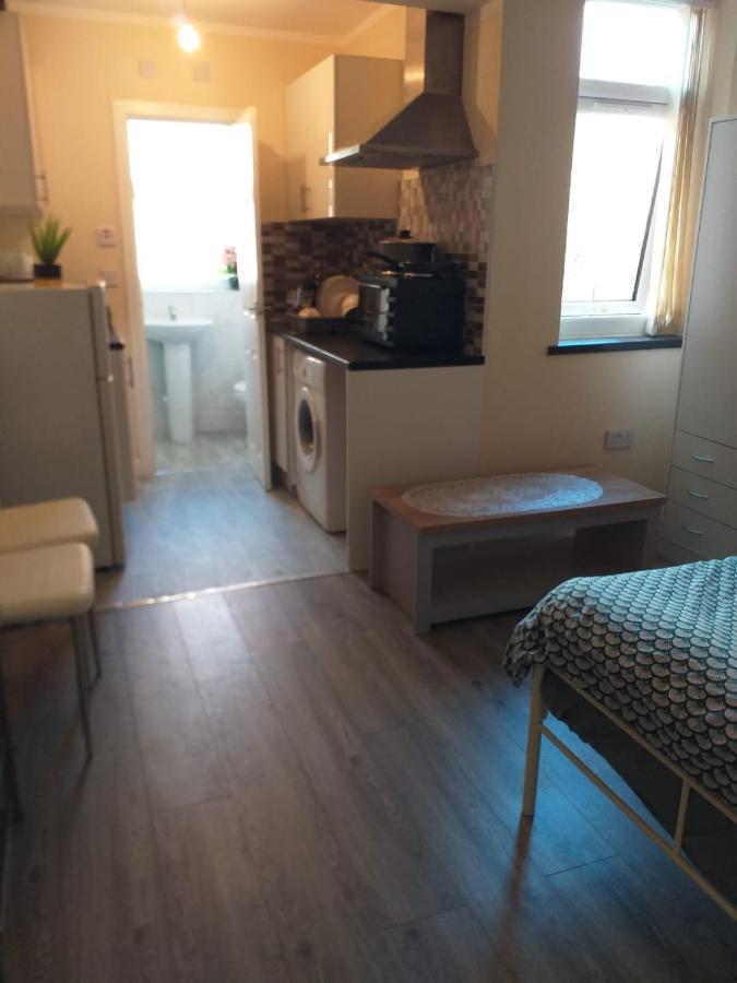 Self-Contained Studio Flat Bathrooms Kitchens Upgrade Locations To City Centre 15 Minutes Walking Distance Nottingham Universities Queen Hospitals City Hospitals 외부 사진