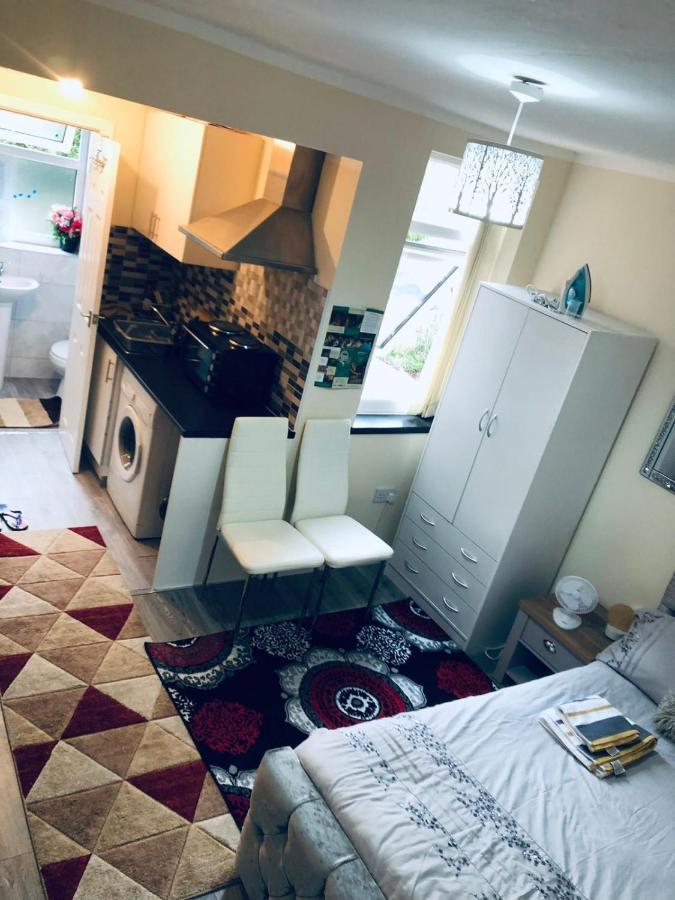Self-Contained Studio Flat Bathrooms Kitchens Upgrade Locations To City Centre 15 Minutes Walking Distance Nottingham Universities Queen Hospitals City Hospitals 외부 사진