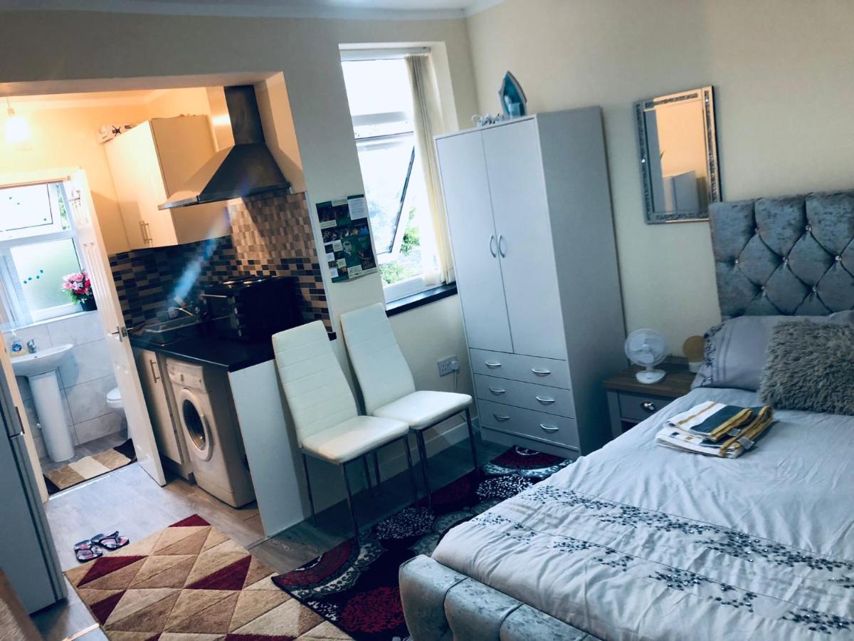 Self-Contained Studio Flat Bathrooms Kitchens Upgrade Locations To City Centre 15 Minutes Walking Distance Nottingham Universities Queen Hospitals City Hospitals 외부 사진